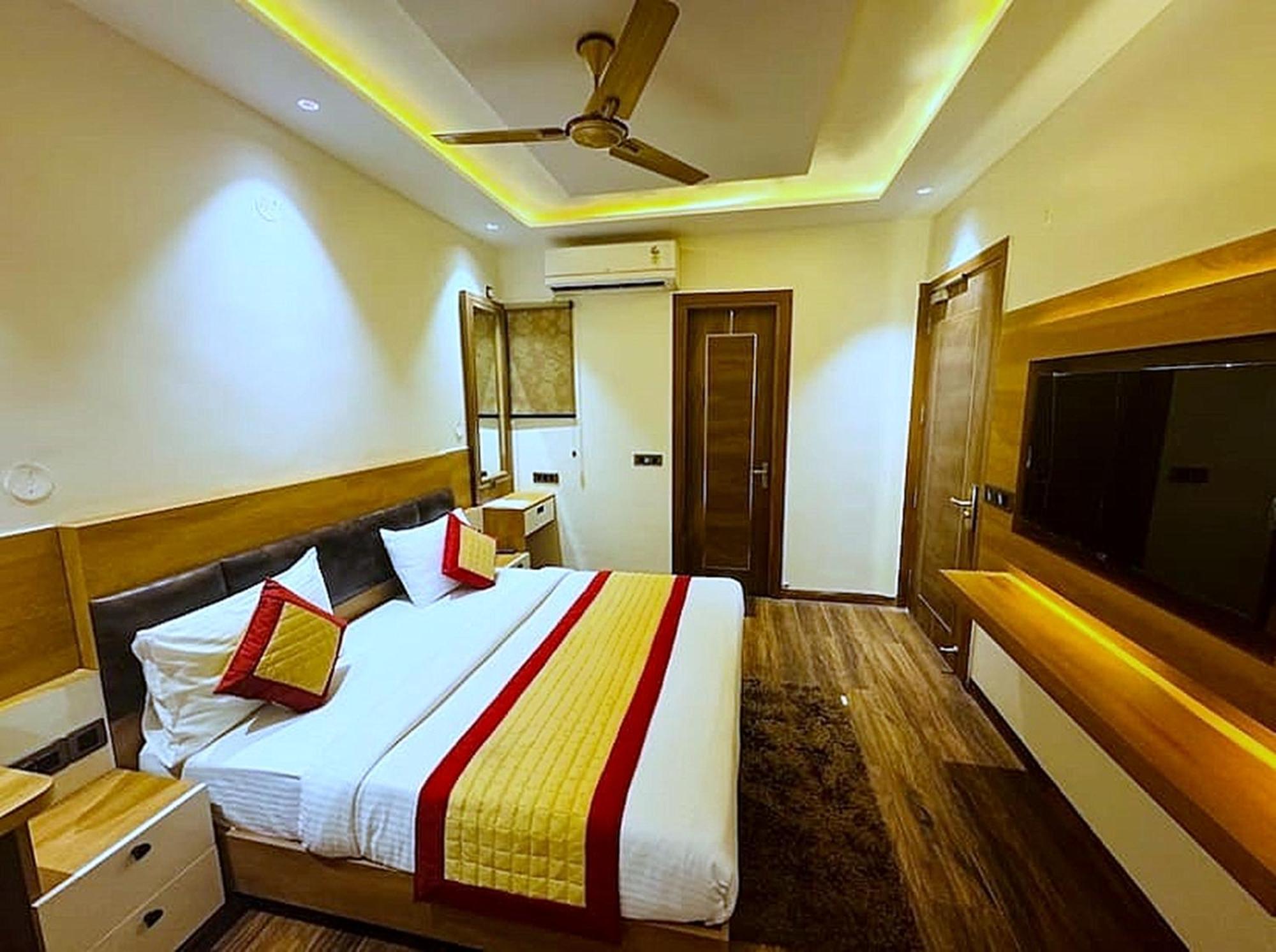 Hotel Vrinda Niddhivan ! Fully Ac, Prem Mandir At Walking Distance ! Just Near The Iskcon Temple Vrindāvan Esterno foto
