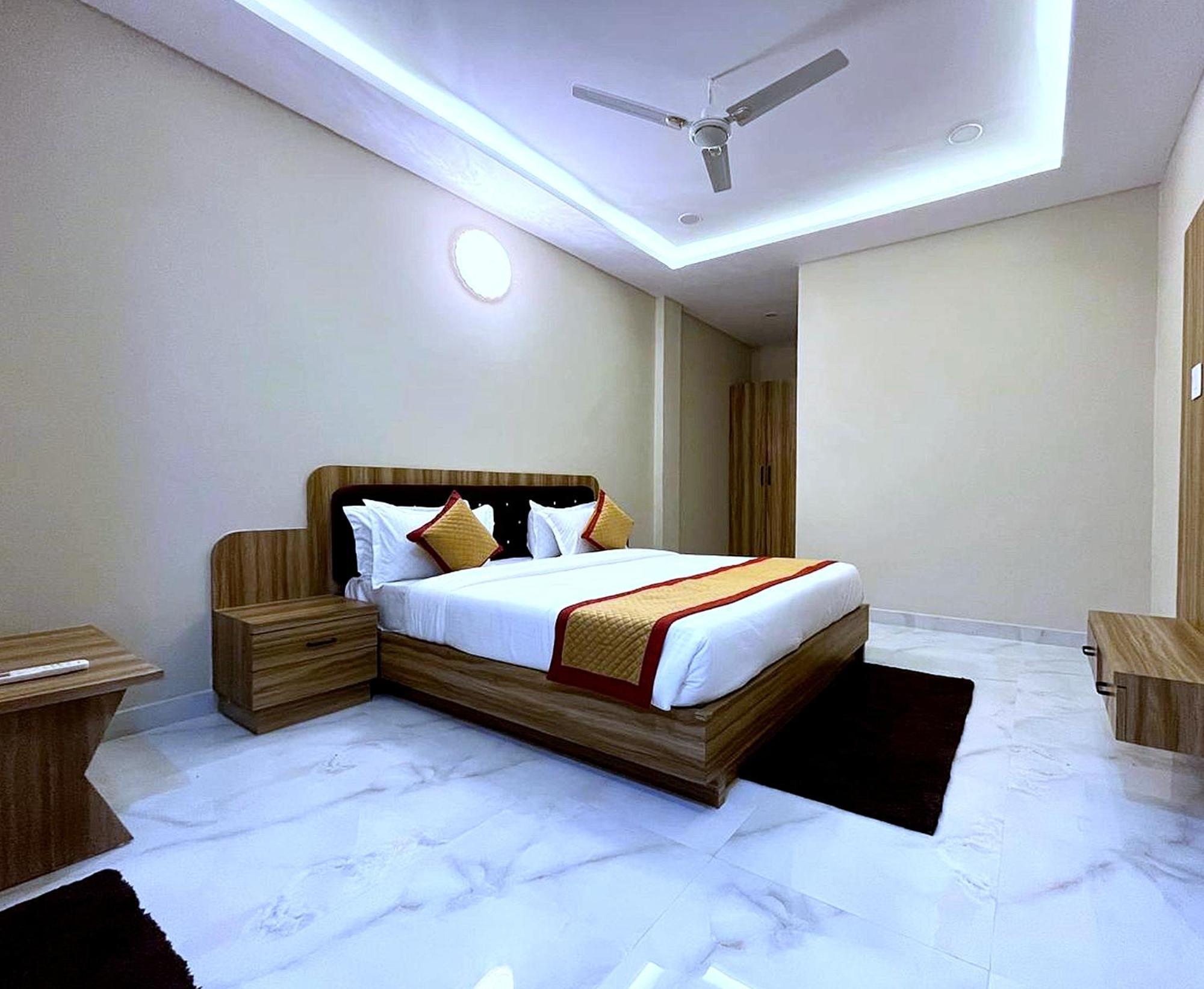 Hotel Vrinda Niddhivan ! Fully Ac, Prem Mandir At Walking Distance ! Just Near The Iskcon Temple Vrindāvan Esterno foto