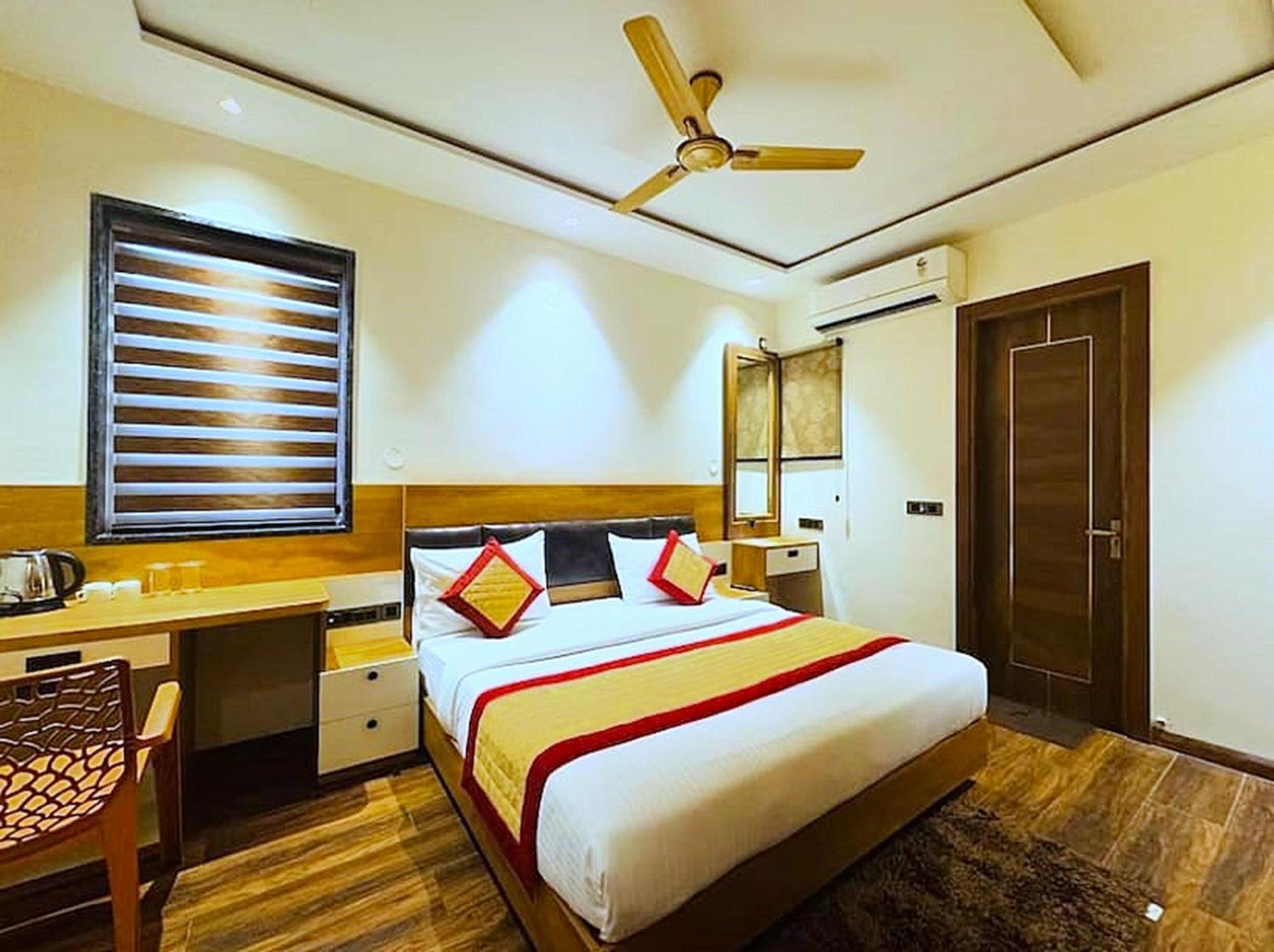 Hotel Vrinda Niddhivan ! Fully Ac, Prem Mandir At Walking Distance ! Just Near The Iskcon Temple Vrindāvan Esterno foto